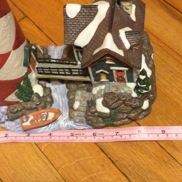 Vintage Santa’s Workbench Towering Cliffs Lighthouse - Picture 8 of 13